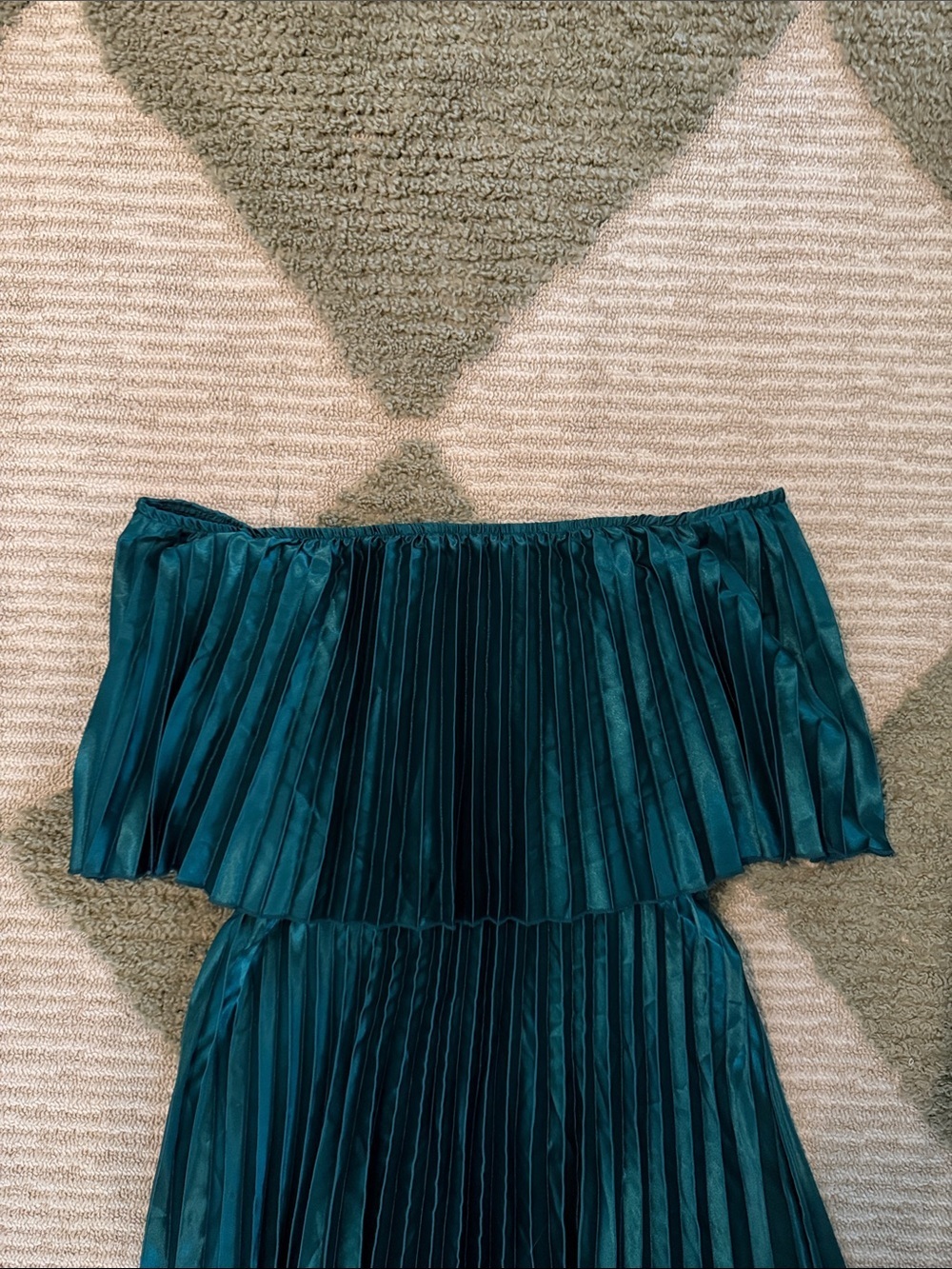 Emerald Pleated Off-Shoulder Maxi Dress - Picture 2 of 3